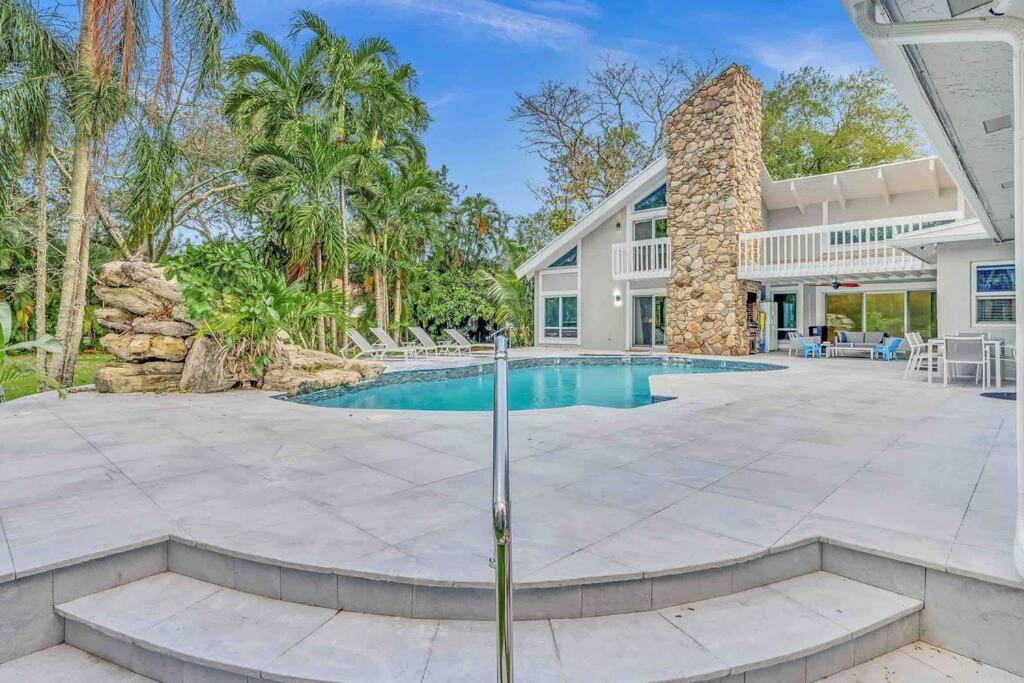 Villa Rare Hidden Getaway Heated Pool 1.5 Acres! Sleeps 16 Fort Lauderdale Exterior foto