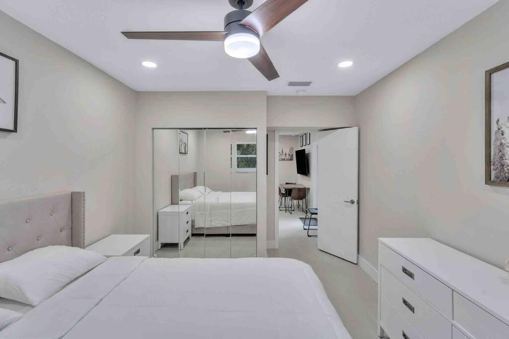 Villa Rare Hidden Getaway Heated Pool 1.5 Acres! Sleeps 16 Fort Lauderdale Exterior foto