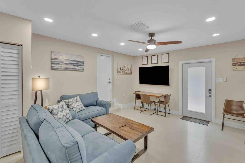 Villa Rare Hidden Getaway Heated Pool 1.5 Acres! Sleeps 16 Fort Lauderdale Exterior foto