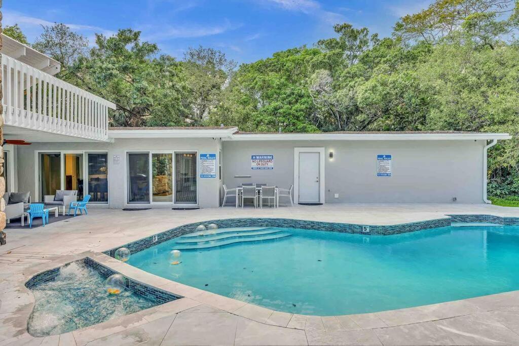 Villa Rare Hidden Getaway Heated Pool 1.5 Acres! Sleeps 16 Fort Lauderdale Exterior foto