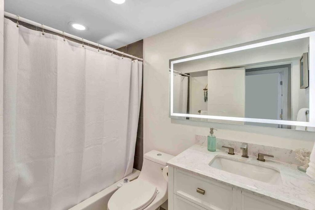 Villa Rare Hidden Getaway Heated Pool 1.5 Acres! Sleeps 16 Fort Lauderdale Exterior foto