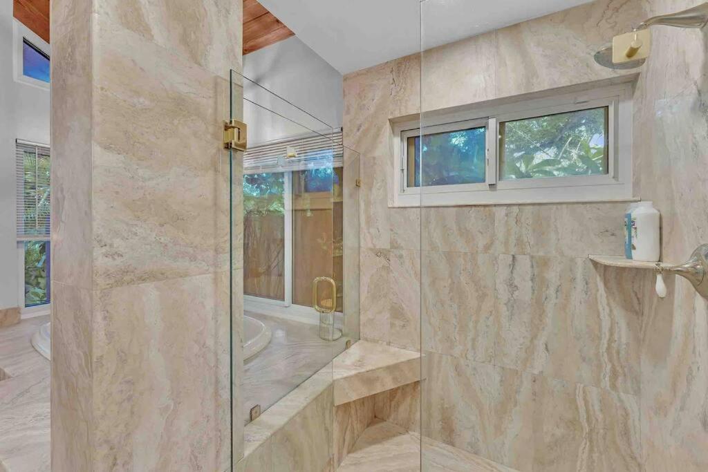 Villa Rare Hidden Getaway Heated Pool 1.5 Acres! Sleeps 16 Fort Lauderdale Exterior foto