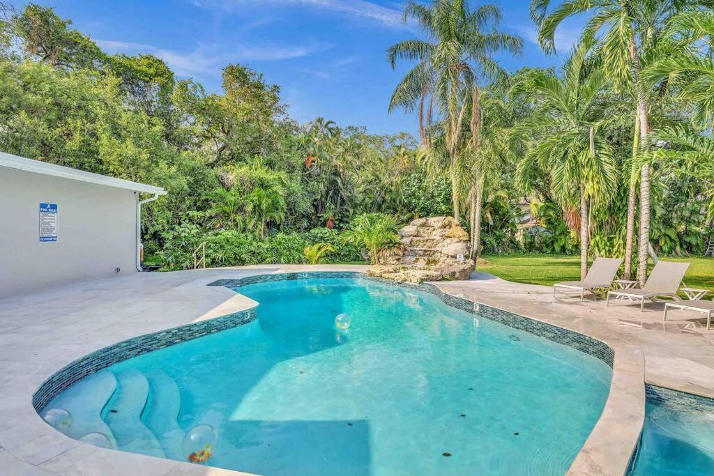 Villa Rare Hidden Getaway Heated Pool 1.5 Acres! Sleeps 16 Fort Lauderdale Exterior foto