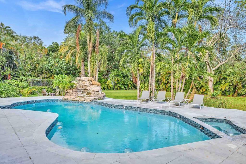 Villa Rare Hidden Getaway Heated Pool 1.5 Acres! Sleeps 16 Fort Lauderdale Exterior foto